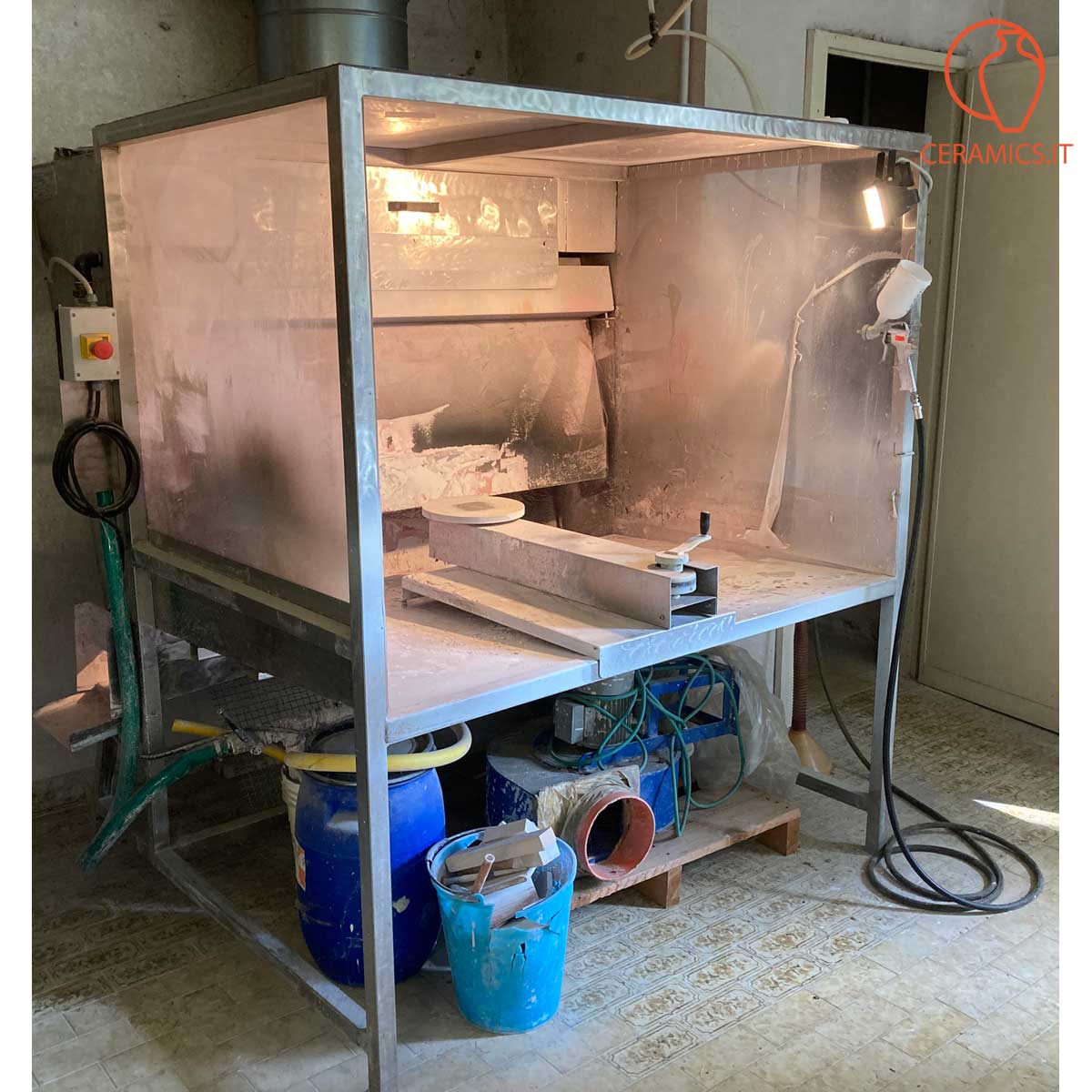 01-cuber-spray-booth